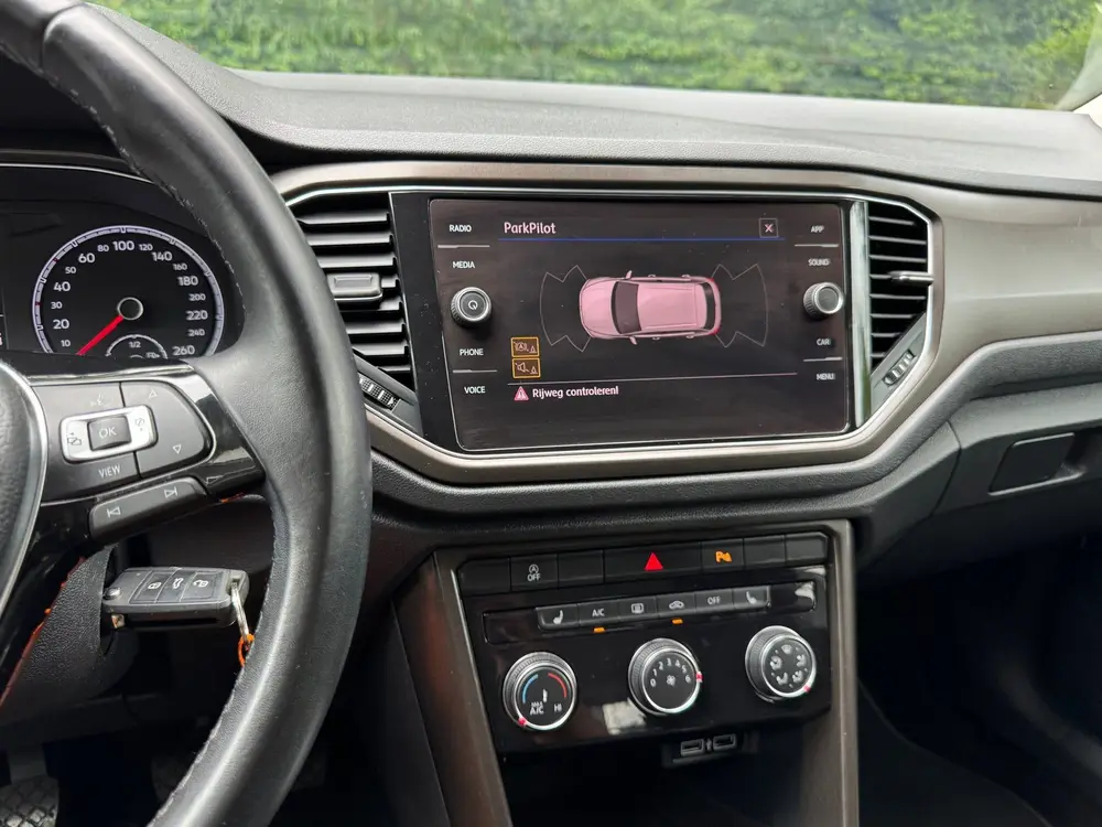 Volkswagen T-Roc 1.0 TSI 116PK 1E eig Sport DealerOH LED CAR uit 2019, foto 16