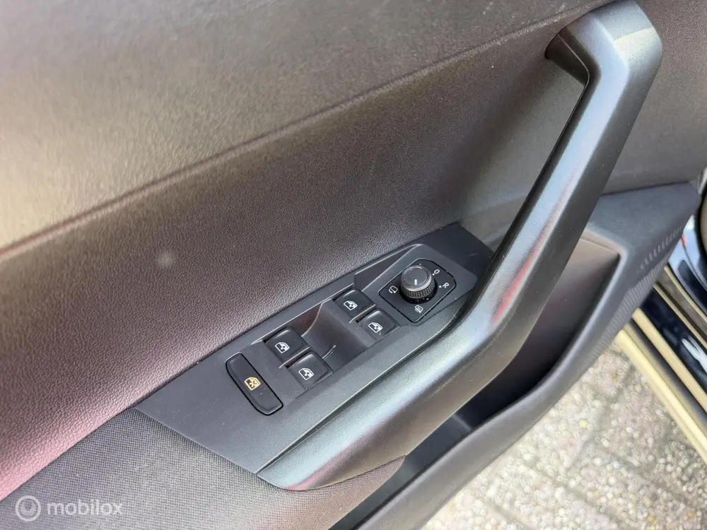 Volkswagen Taigo 1.0 TSI Life Business Airco Navi Camera PDC uit 2022, foto 11