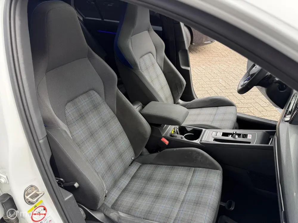 Volkswagen GOLF 8 1.4 eHybrid GTE 245 PK SOH 93,6% Navi Pano uit 2021, foto 12