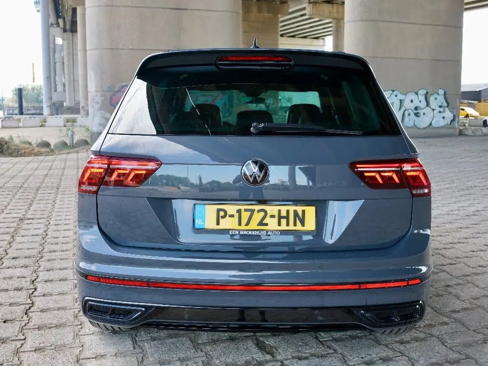 Volkswagen Tiguan R-Line DSG | Pano | Dealer OH | Keyless uit 2022, foto 3