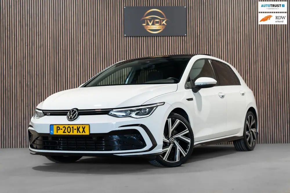 Volkswagen Golf 1.5 eTSI DSG R-Line Pano IQ Camera uit 2021