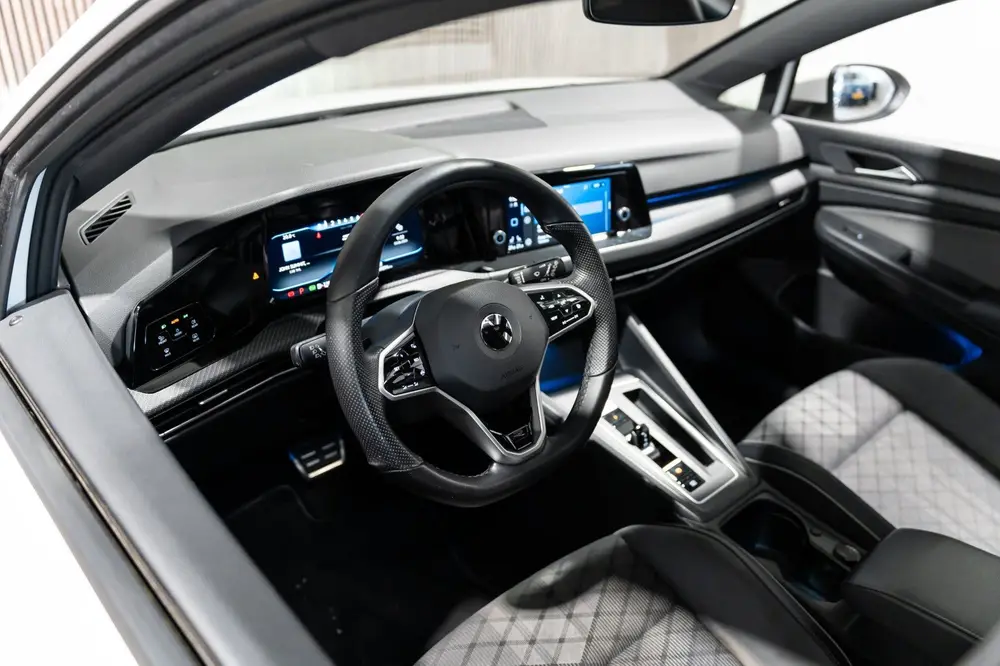 Volkswagen Golf 1.5 eTSI DSG R-Line Pano IQ Camera uit 2021, foto 11