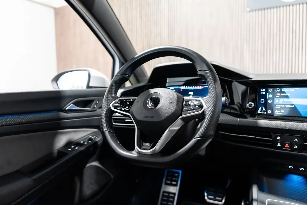 Volkswagen Golf 1.5 eTSI DSG R-Line Pano IQ Camera uit 2021, foto 12