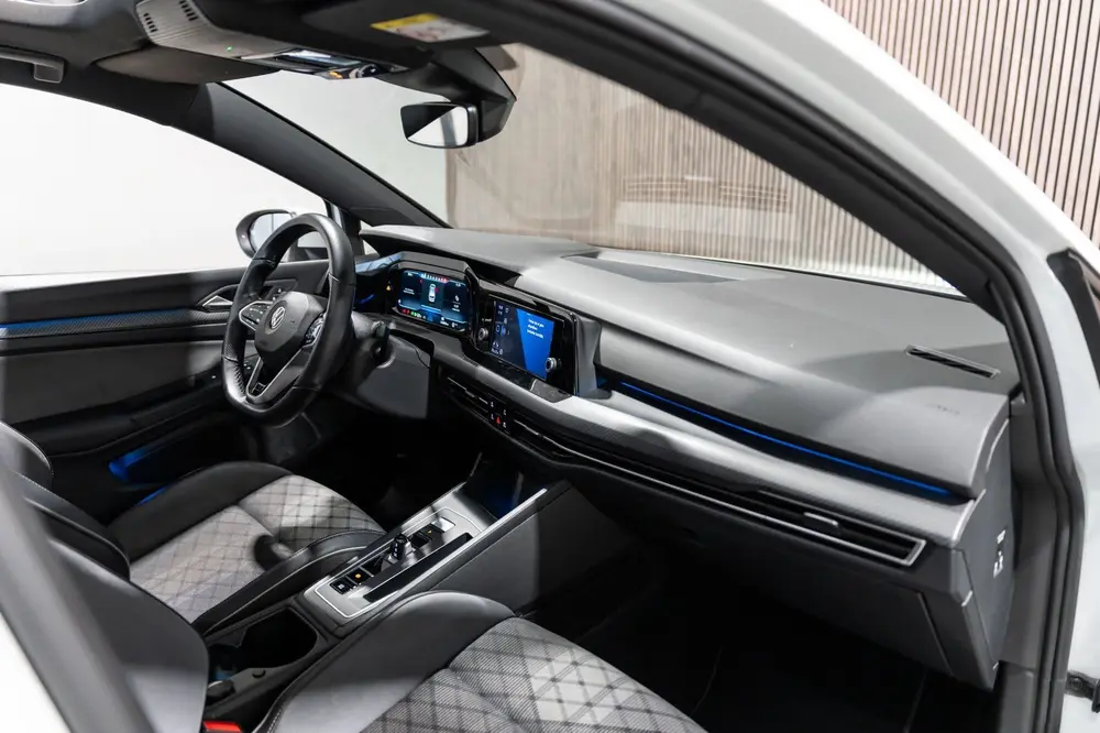 Volkswagen Golf 1.5 eTSI DSG R-Line Pano IQ Camera uit 2021, foto 13