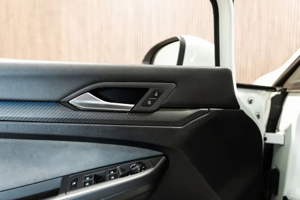 Volkswagen Golf 1.5 eTSI DSG R-Line Pano IQ Camera uit 2021, foto 18