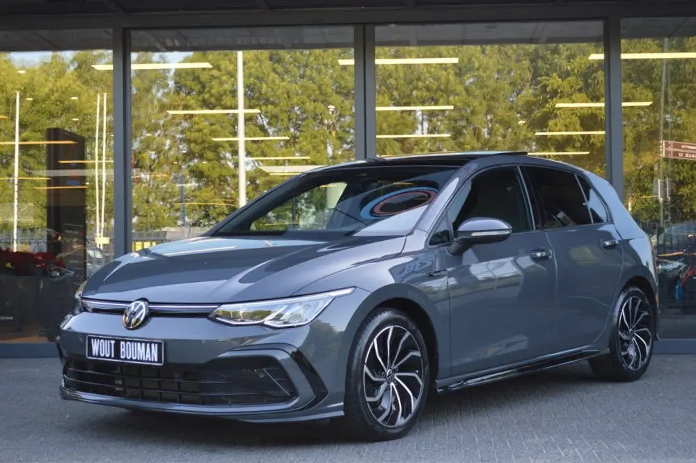 Volkswagen Golf 1.5 eTSI R-Line DSG Led Panorama Acc Sfeer C uit 2022, foto 2