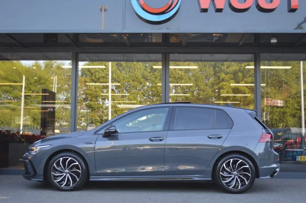 Volkswagen Golf 1.5 eTSI R-Line DSG Led Panorama Acc Sfeer C uit 2022, foto 8