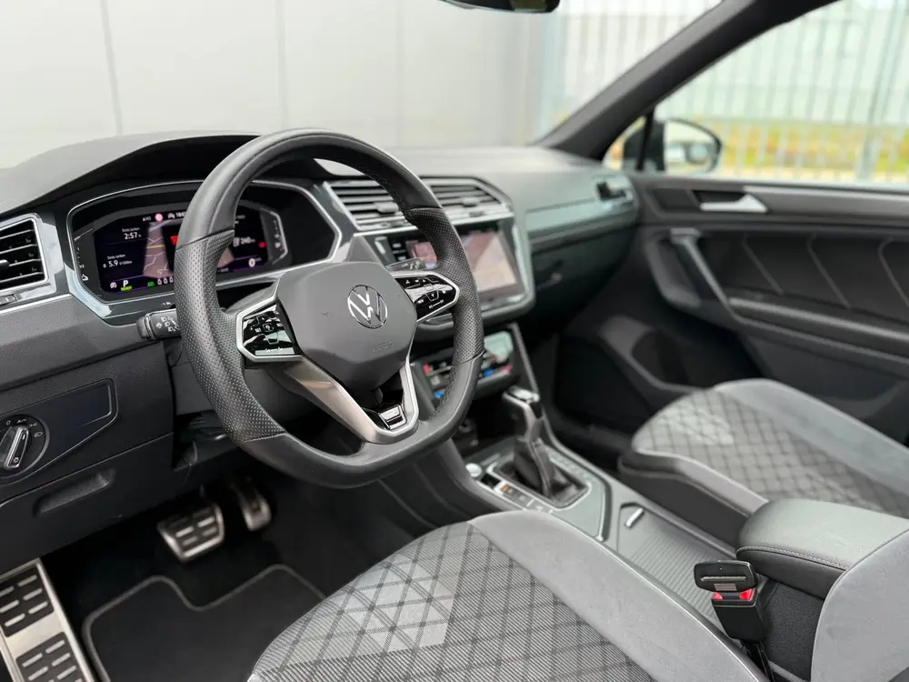 Volkswagen Tiguan 1.4 TSI eHybrid R-Line Business+ | Panoram uit 2022, foto 4