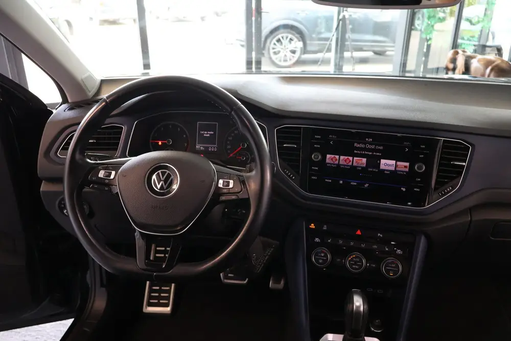 Volkswagen T-Roc 1.5 TSI Style, IQ light, Camera, ACC, Trekh uit 2021, foto 2