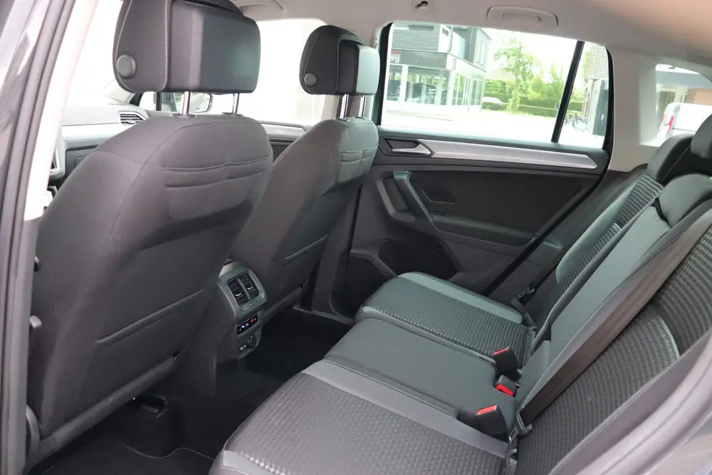 Volkswagen Tiguan 1.4 TSI eHybrid ACC Carplay Navi PDC uit 2022, foto 5