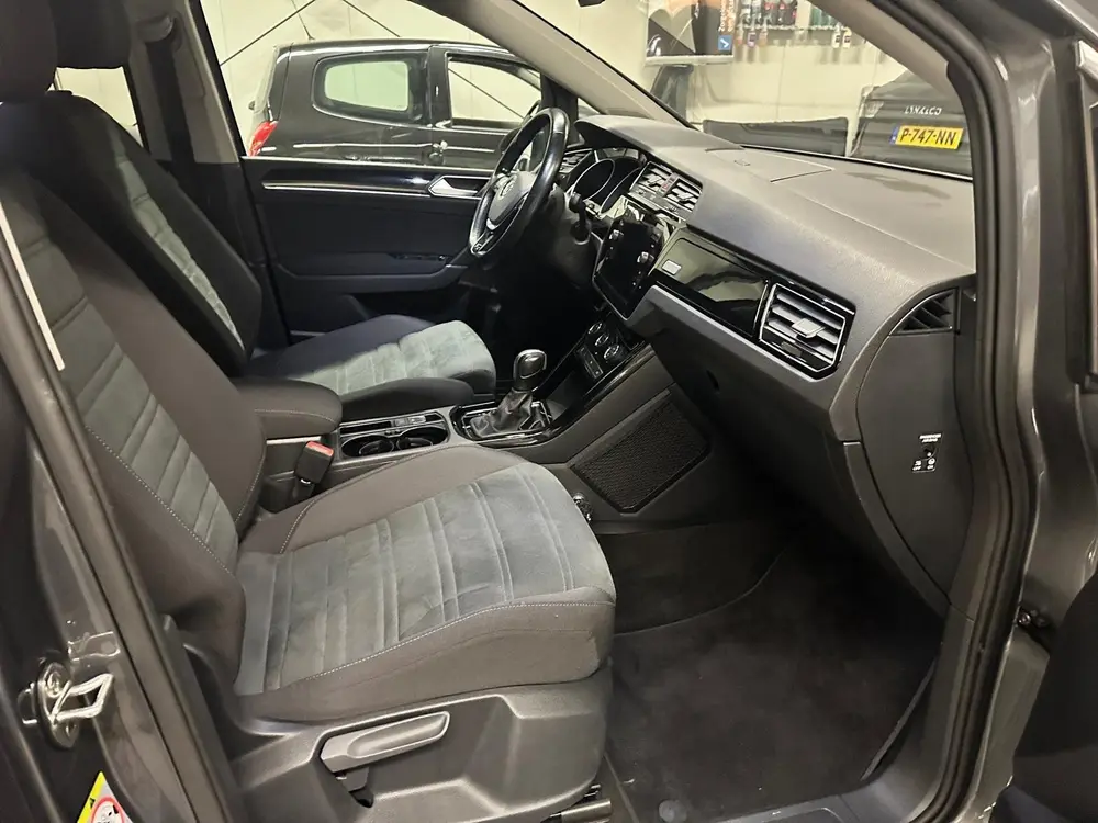 Volkswagen Touran 1.5 TSI Highline Business R 7p uit 2019, foto 6