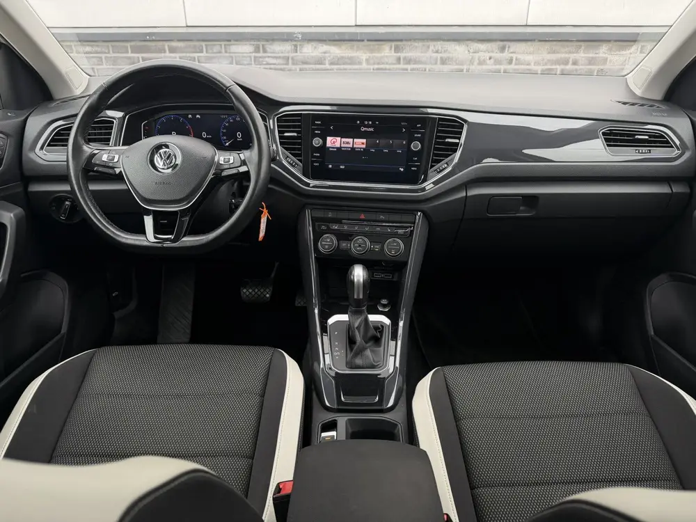 Volkswagen T-Roc 1.5 TSI Sport | Pano | Trekhaak | LED | Car uit 2019, foto 3