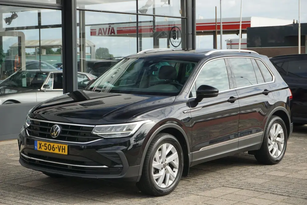 Volkswagen Tiguan 1.5 TSI Life Business | PANO | trekhaak | uit 2022