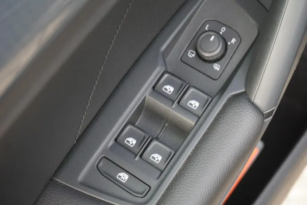 Volkswagen Tiguan 1.5 TSI Life Business | PANO | trekhaak | uit 2022, foto 15