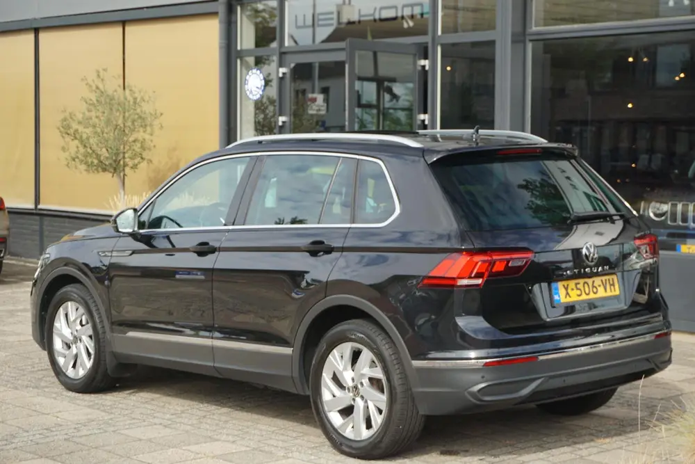 Volkswagen Tiguan 1.5 TSI Life Business | PANO | trekhaak | uit 2022, foto 2