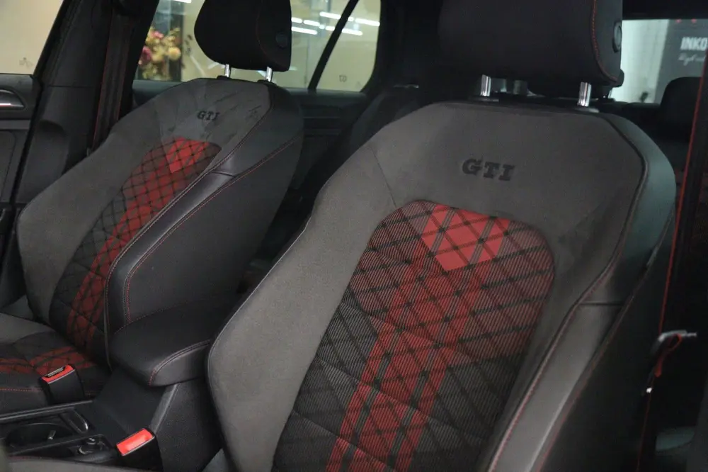 Volkswagen Golf 2.0 TSI GTI TCR /PANO/MILLTEK/CARPLAY/CARBON uit 2019, foto 13
