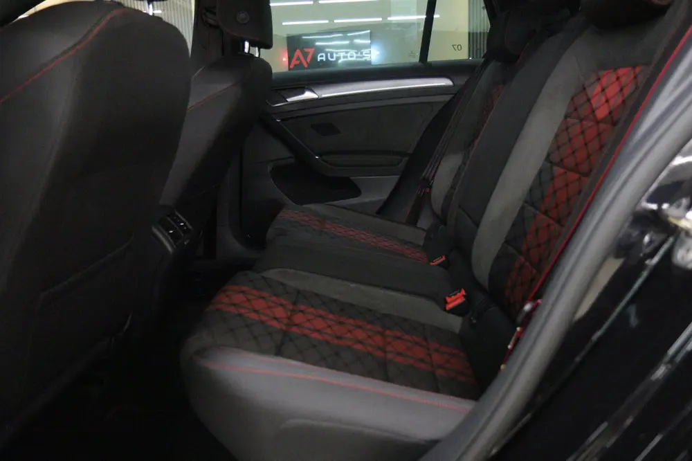 Volkswagen Golf 2.0 TSI GTI TCR /PANO/MILLTEK/CARPLAY/CARBON uit 2019, foto 14