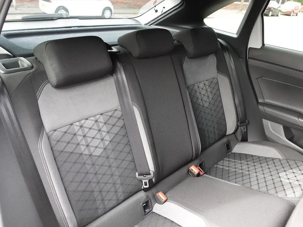 Volkswagen Taigo 1.0 TSI 110pk R-Line RIJKLAAR/IQ LED/STOELV uit 2023, foto 16