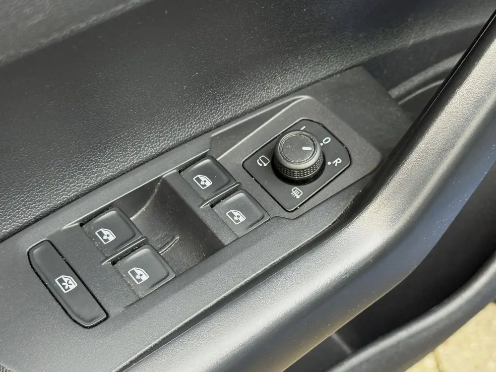 Volkswagen Polo 1.0 TSI LIFE *!* NAVIGATIE/ CARPLAY/ RADAR/ uit 2022, foto 13