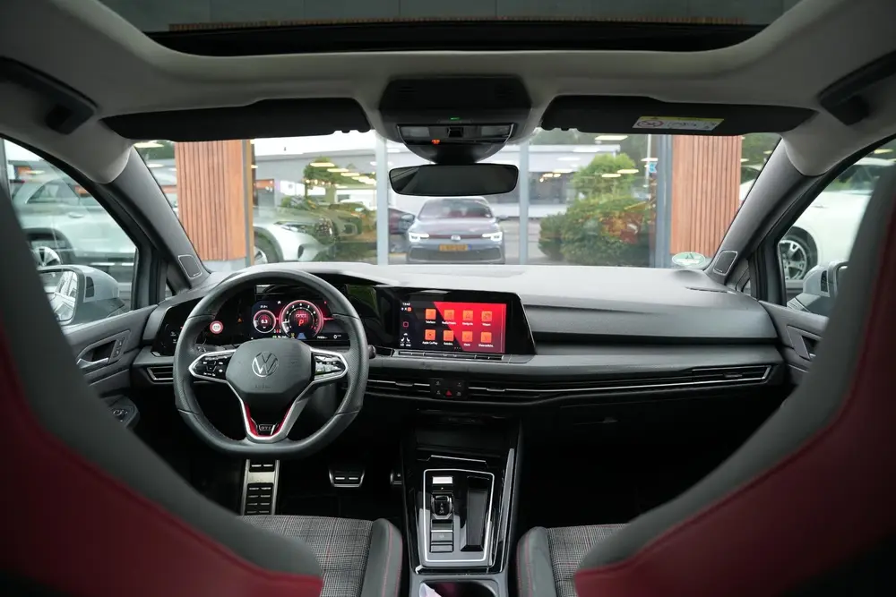Volkswagen Golf 2.0 TSI GTI Pano IQ 245PK H&K uit 2024, foto 2