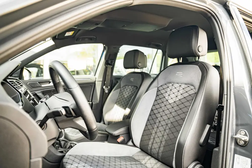 Volkswagen Tiguan 1.5 TSI R-Line Business+ uit 2023, foto 12