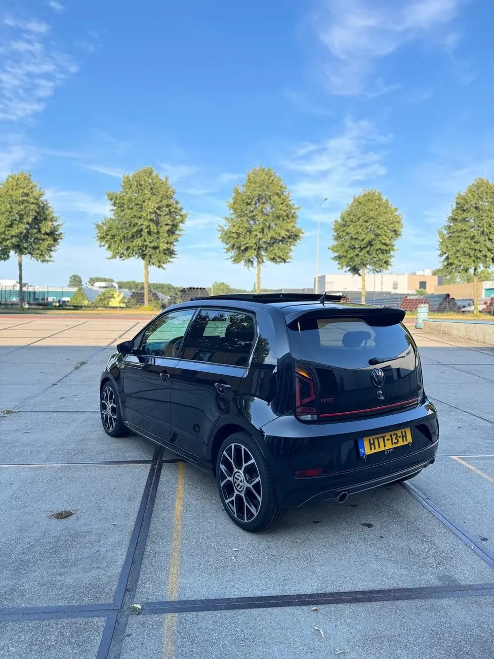 Volkswagen Up! 1.0 GTI 116PK 5D 2019 Zwart uit 2019, foto 2