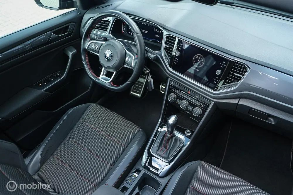Volkswagen T-Roc 1.5 TSI Sport R-Line | LED | Pano | Stoelve uit 2021, foto 2