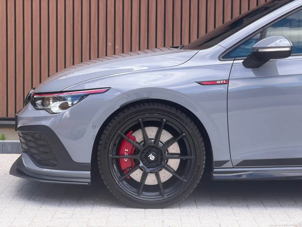 Volkswagen Golf 2.0 TSI GTI CLUBSPORT MILLTEK MAXTON PANO uit 2021, foto 3