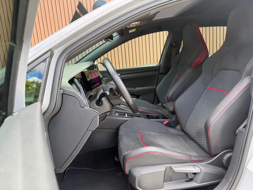 Volkswagen Golf 2.0 TSI GTI CLUBSPORT MILLTEK MAXTON PANO uit 2021, foto 4