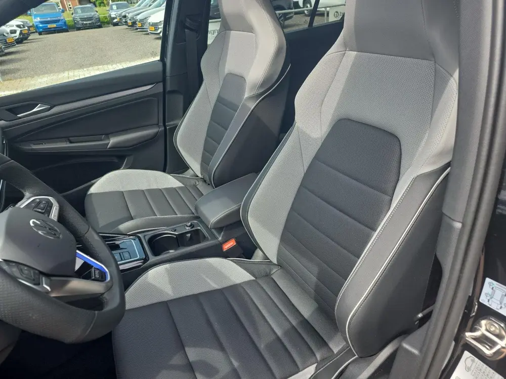 Volkswagen Golf 1.5 eHybrid GTE | Trekhaak | Pano Dak | Lede uit 2025, foto 12