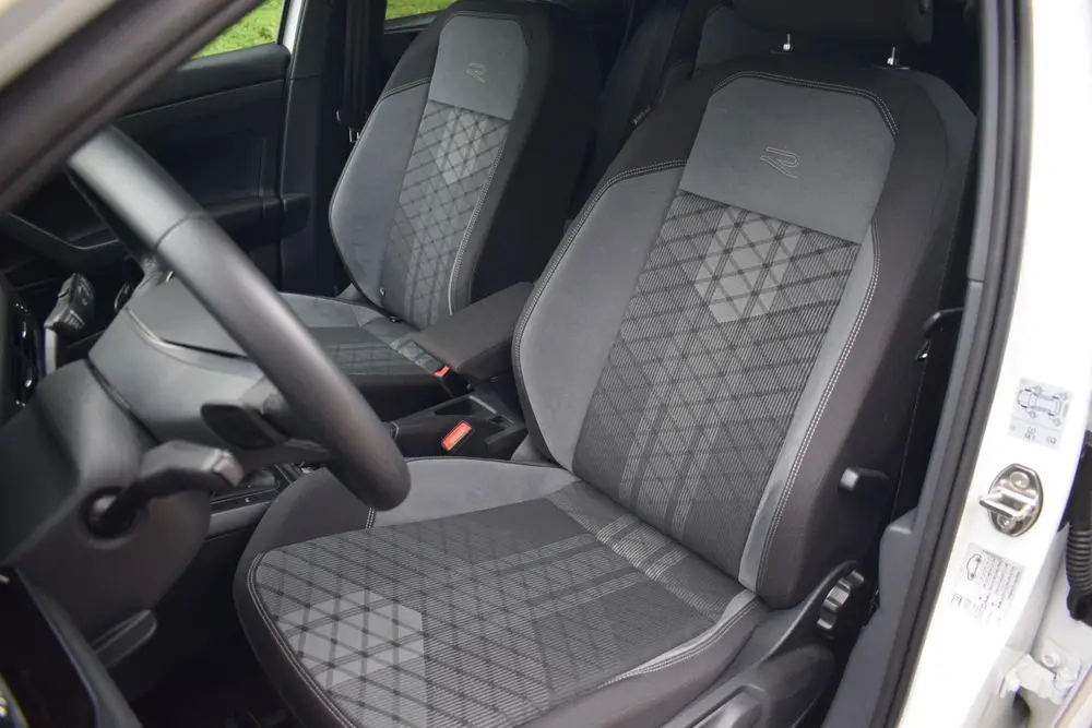 Volkswagen Taigo 1.5 TSI R-Line DSG IQ|CARPLAY|TREKHAAK|VIRT uit 2025, foto 4
