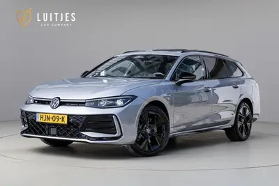 Volkswagen Passat Variant 1.5 eHybrid R-Line Black-Style Org uit 2025