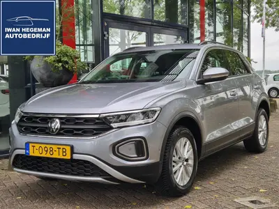 Volkswagen T-Roc T-Roc 1.0 TSI Life | Navigatie | Digitaal dashboa uit 2023