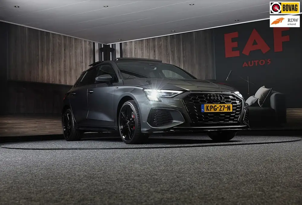 Audi A3 Sportback 45 TFSI e RS3 Look / 245 PK / RS Zetels / uit 2022