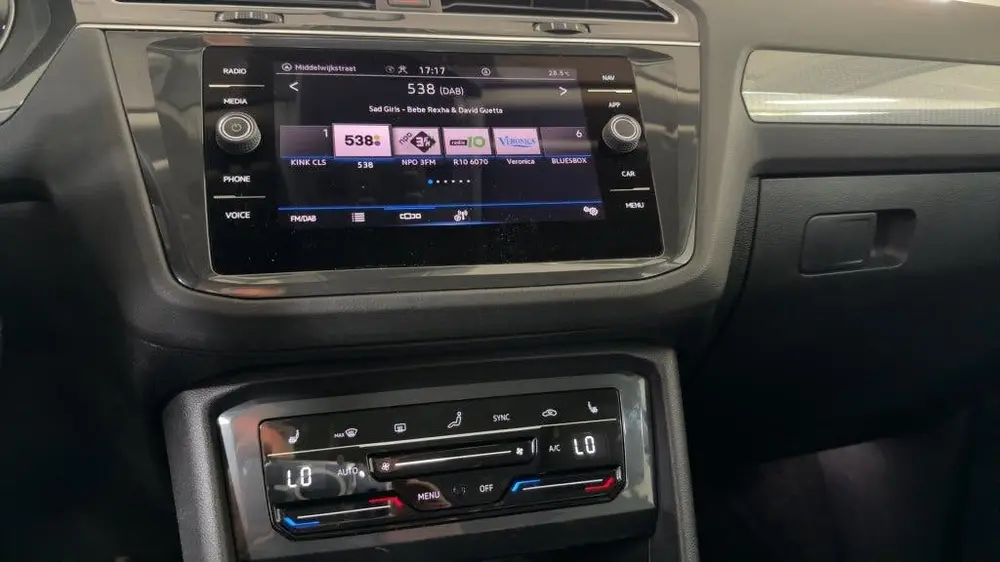 Volkswagen Tiguan Facelift 1.5 TSI Life Business (bj 2020) uit 2020, foto 16