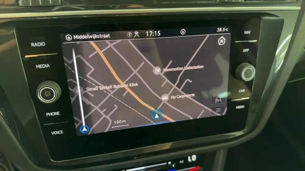 Volkswagen Tiguan Facelift 1.5 TSI Life Business (bj 2020) uit 2020, foto 18