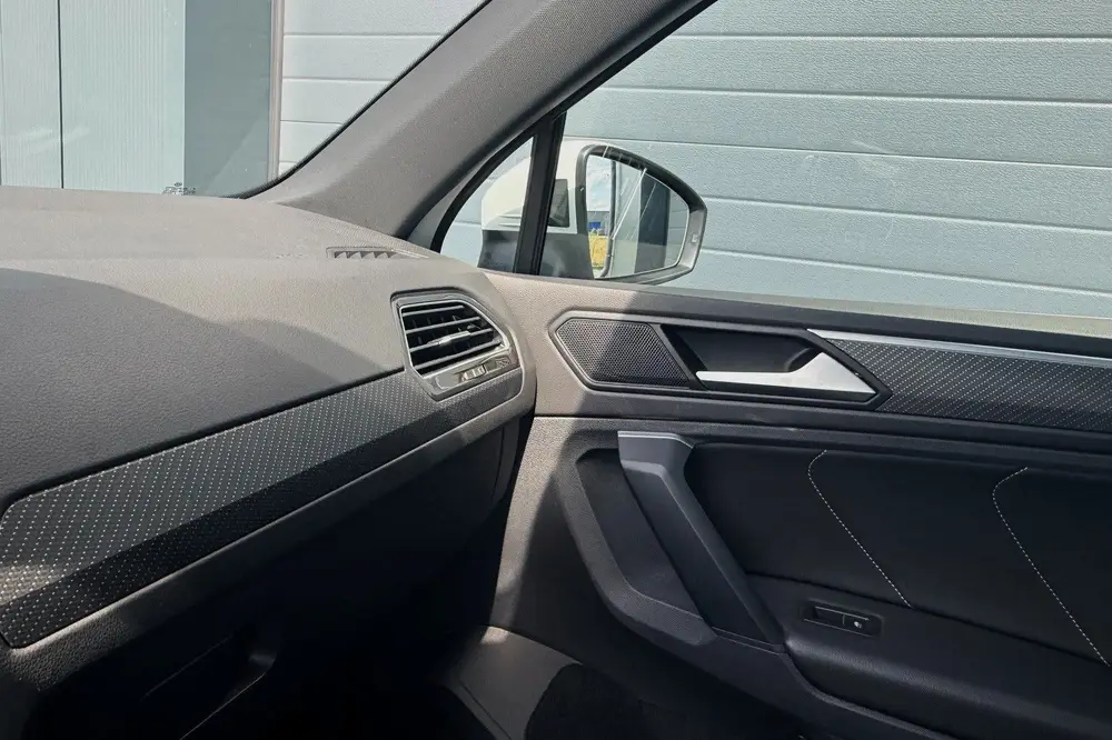 Volkswagen Tiguan 1.5 TSI 150pk R-Line Business+ BLACK STYLE uit 2022, foto 19