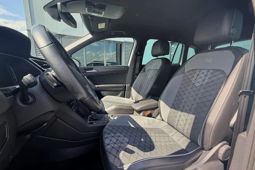 Volkswagen Tiguan 1.5 TSI 150pk R-Line Business+ BLACK STYLE uit 2022, foto 4