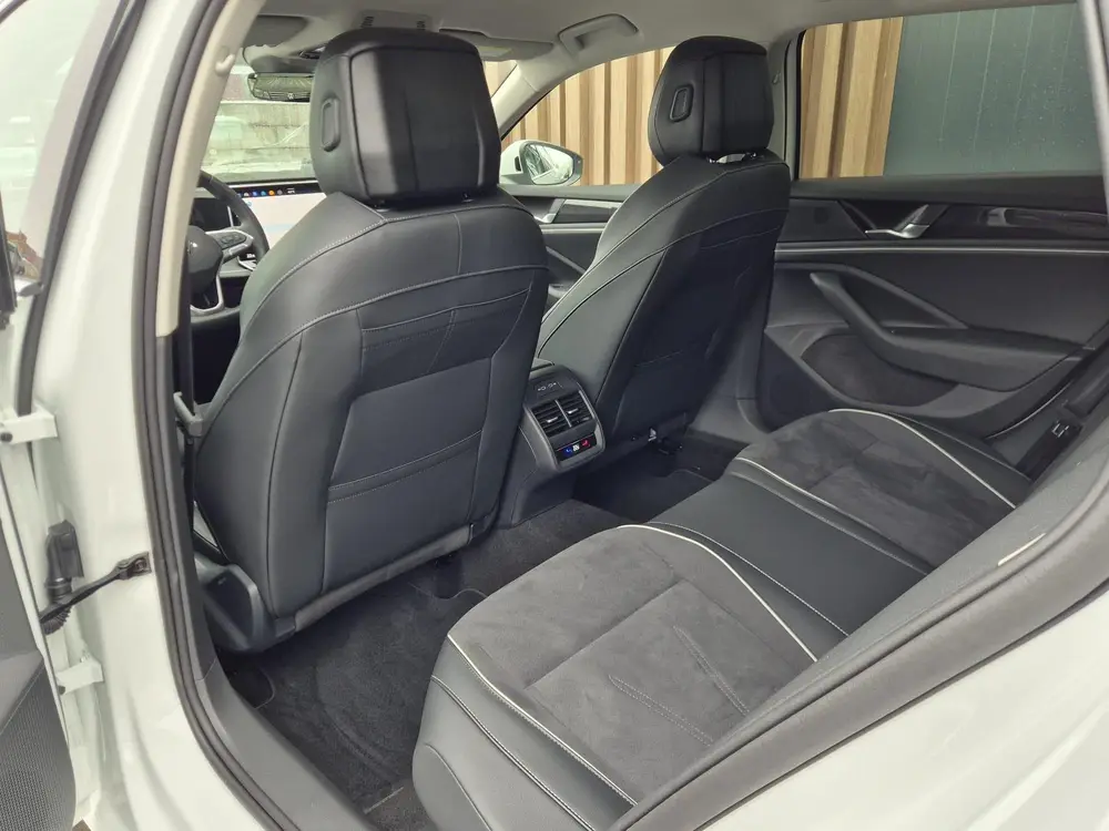 Volkswagen Passat Variant Passat Variant 1.5 eTSI Business | BTW | Virtual uit 2025, foto 10