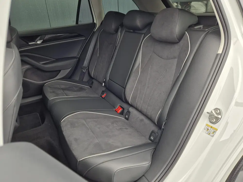 Volkswagen Passat Variant Passat Variant 1.5 eTSI Business | BTW | Virtual uit 2025, foto 11