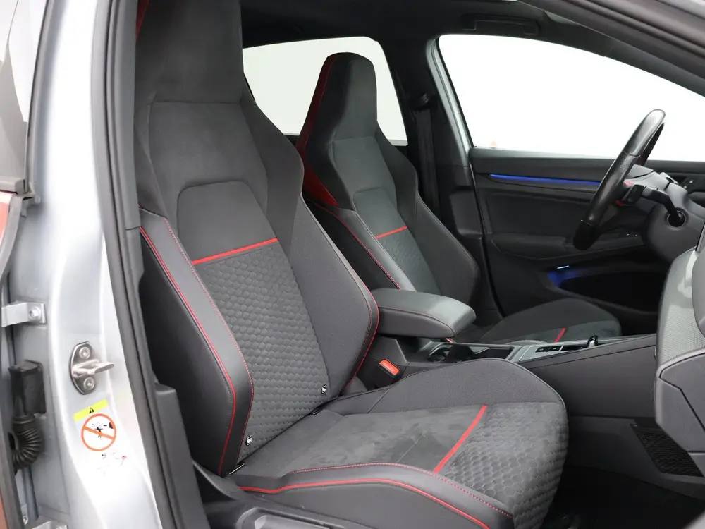 Volkswagen Golf 8 2.0 TSI GTI CLUBSPORT 300 PK MILLTEK | PAN uit 2021, foto 6