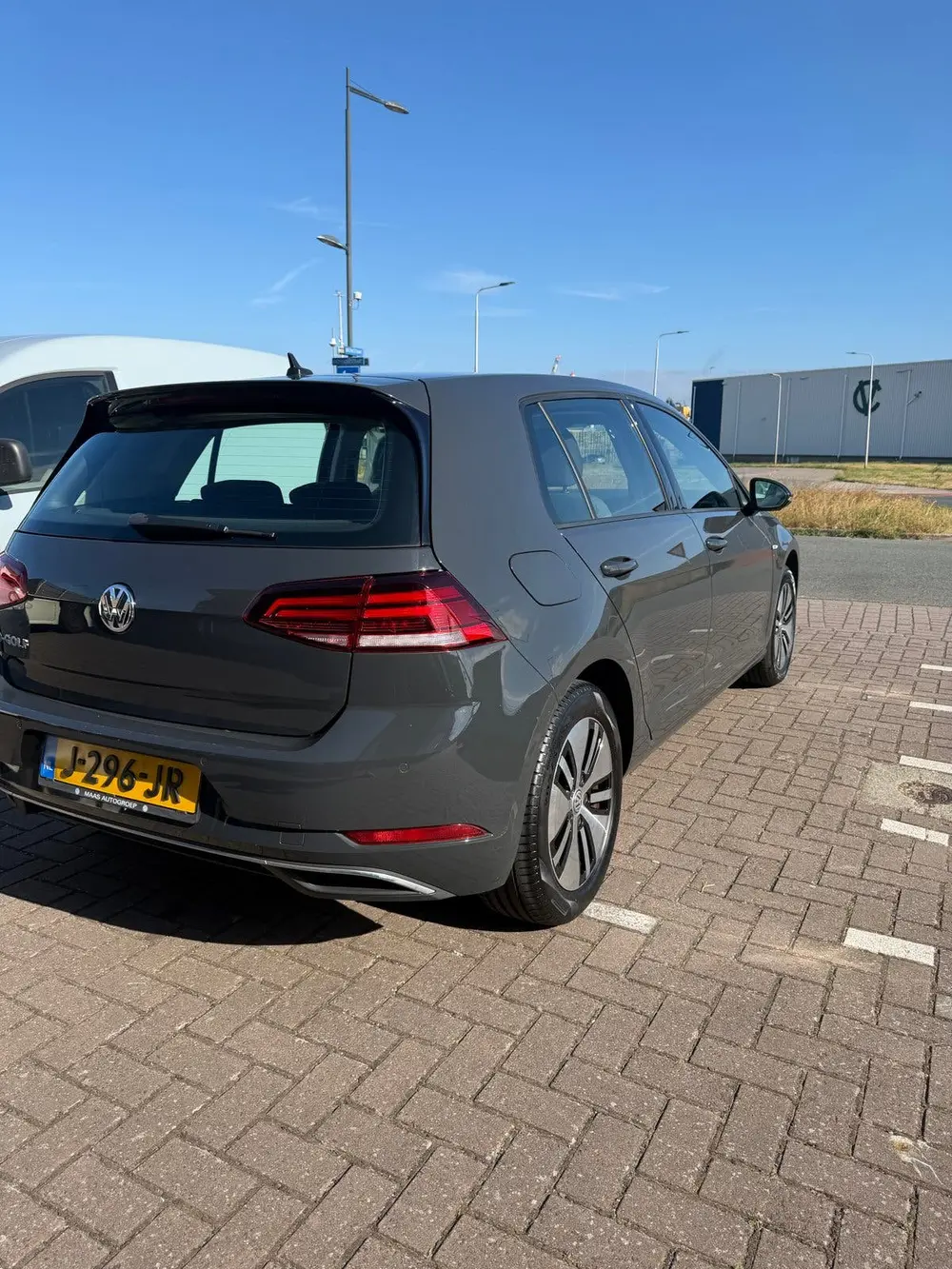 Volkswagen Golf E-Golf 136pk 2020 Grijs uit 2020, foto 4