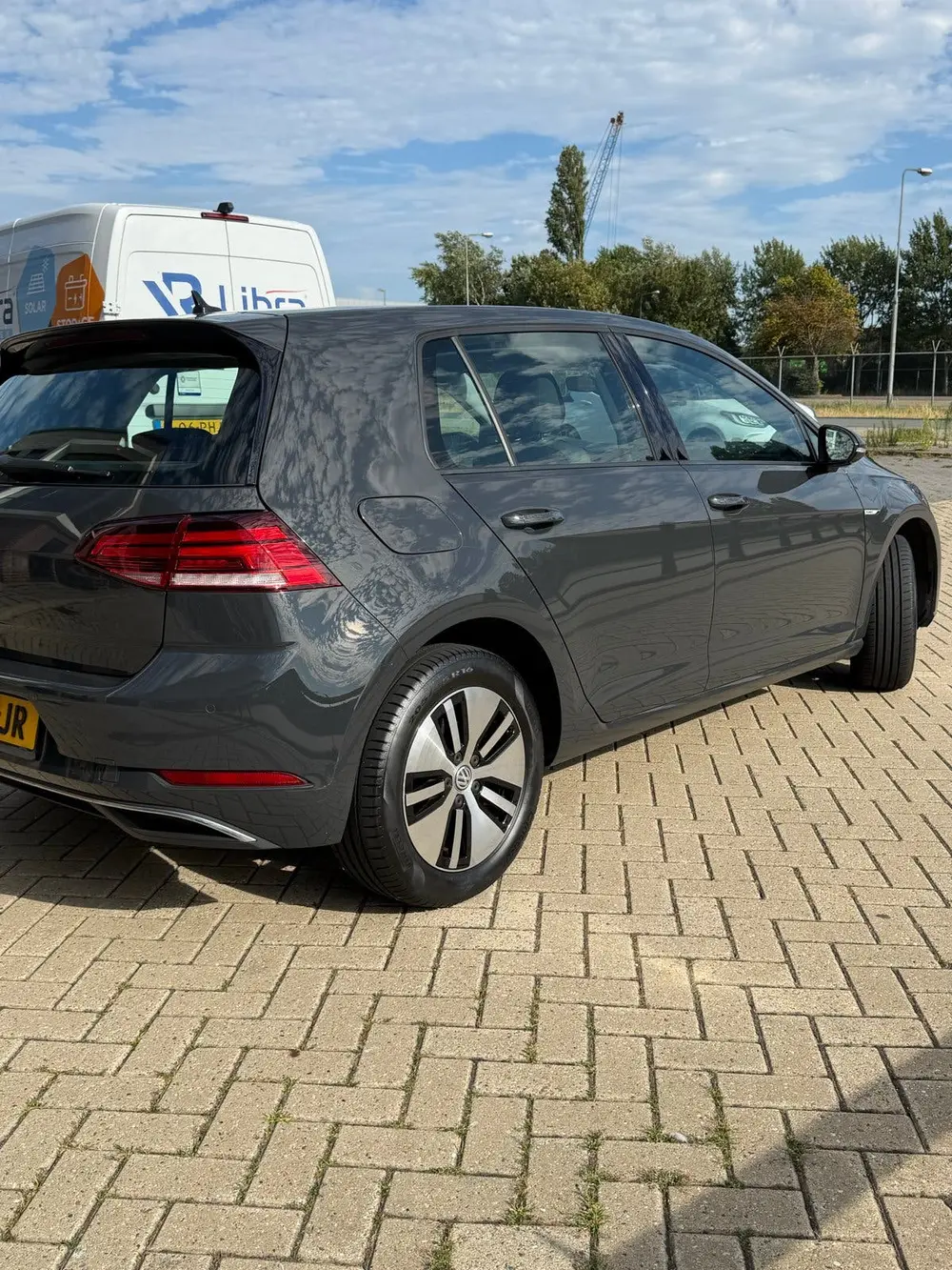 Volkswagen Golf E-Golf 136pk 2020 Grijs uit 2020, foto 6