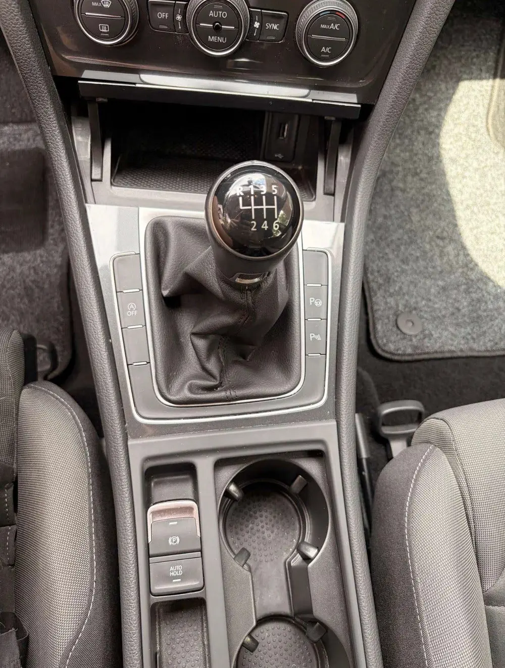 Volkswagen Golf 1.5 TSI 130pk 2019 Zwart, ACC, masagestoel uit 2019, foto 7