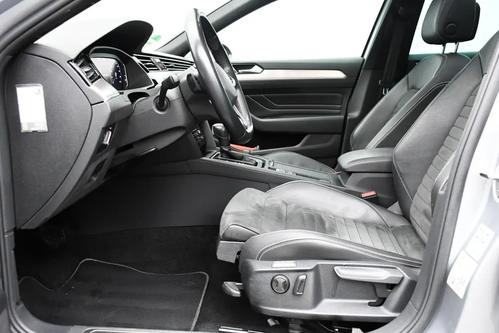 Volkswagen Passat Variant 1.5 TSI Pano Trekhaak R-line Carpl uit 2021, foto 13