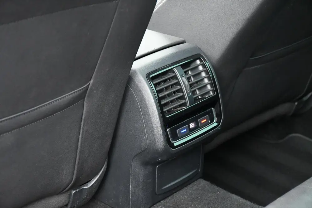 Volkswagen Passat Variant 1.5 TSI Pano Trekhaak R-line Carpl uit 2021, foto 16