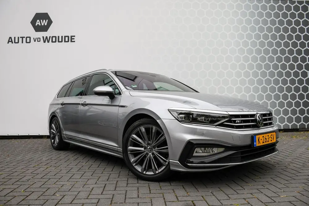 Volkswagen Passat Variant 1.5 TSI Pano Trekhaak R-line Carpl uit 2021, foto 4