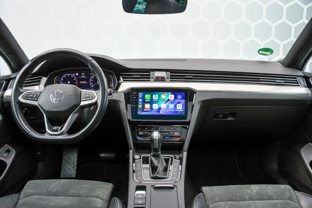 Volkswagen Passat Variant 1.5 TSI Pano Trekhaak R-line Carpl uit 2021, foto 5