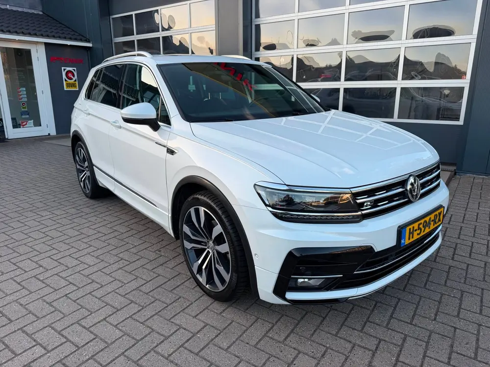 Volkswagen Tiguan 1.5 TSI ACT Highline Business R-Line / Pan uit 2020, foto 2