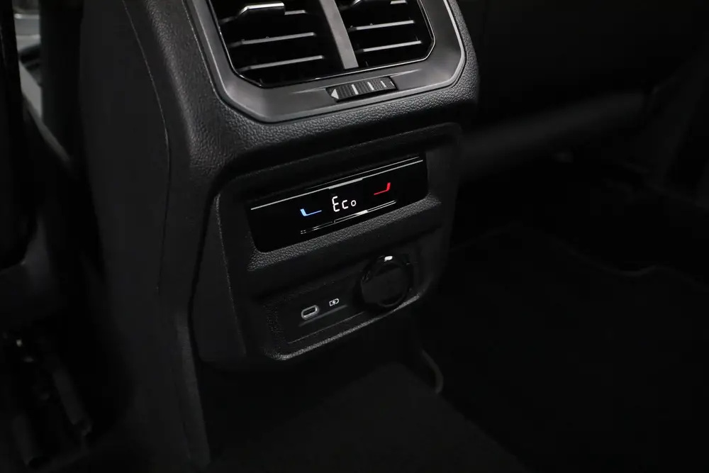 Volkswagen Tiguan 1.4 TSI eHybrid R-Line Business+ VN68762 uit 2022, foto 17